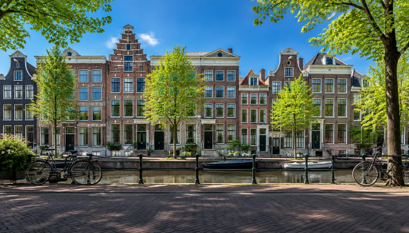 Huurwoningen aan een Amsterdamse gracht